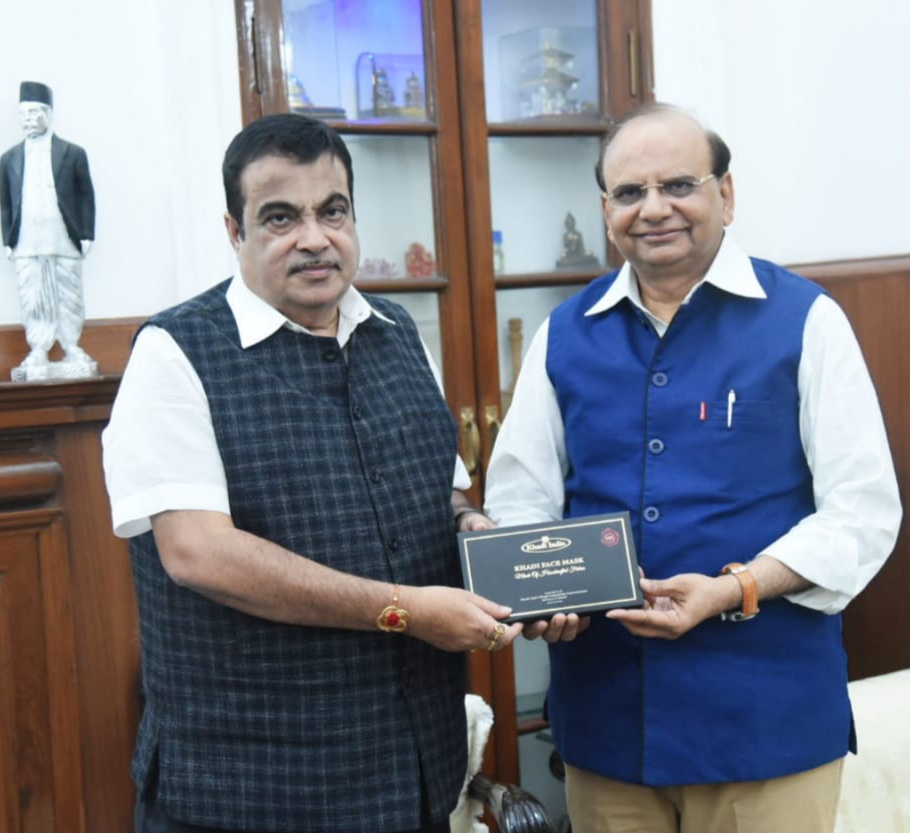 MSME Minister Shri Nitin Gadkari launches Khadi&rsquo;s Gift Box of Silk Mask